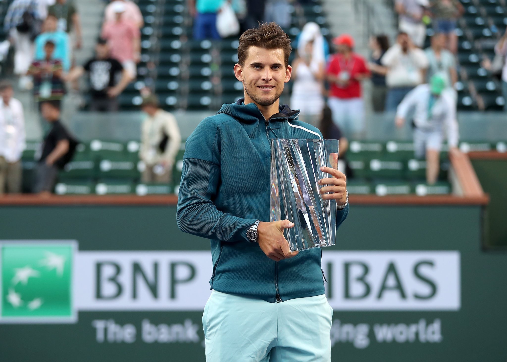 包含蒂姆重返赛场,重返赛场首场状态出色,巴塞罗那观众沸腾!的词条爱游戏官方网站