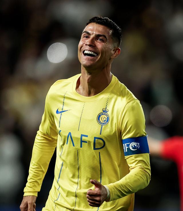 C罗在巴塞罗那比赛中败北，领先优势明显引发热议！热度持续攀升的简单介绍爱游戏APP下载