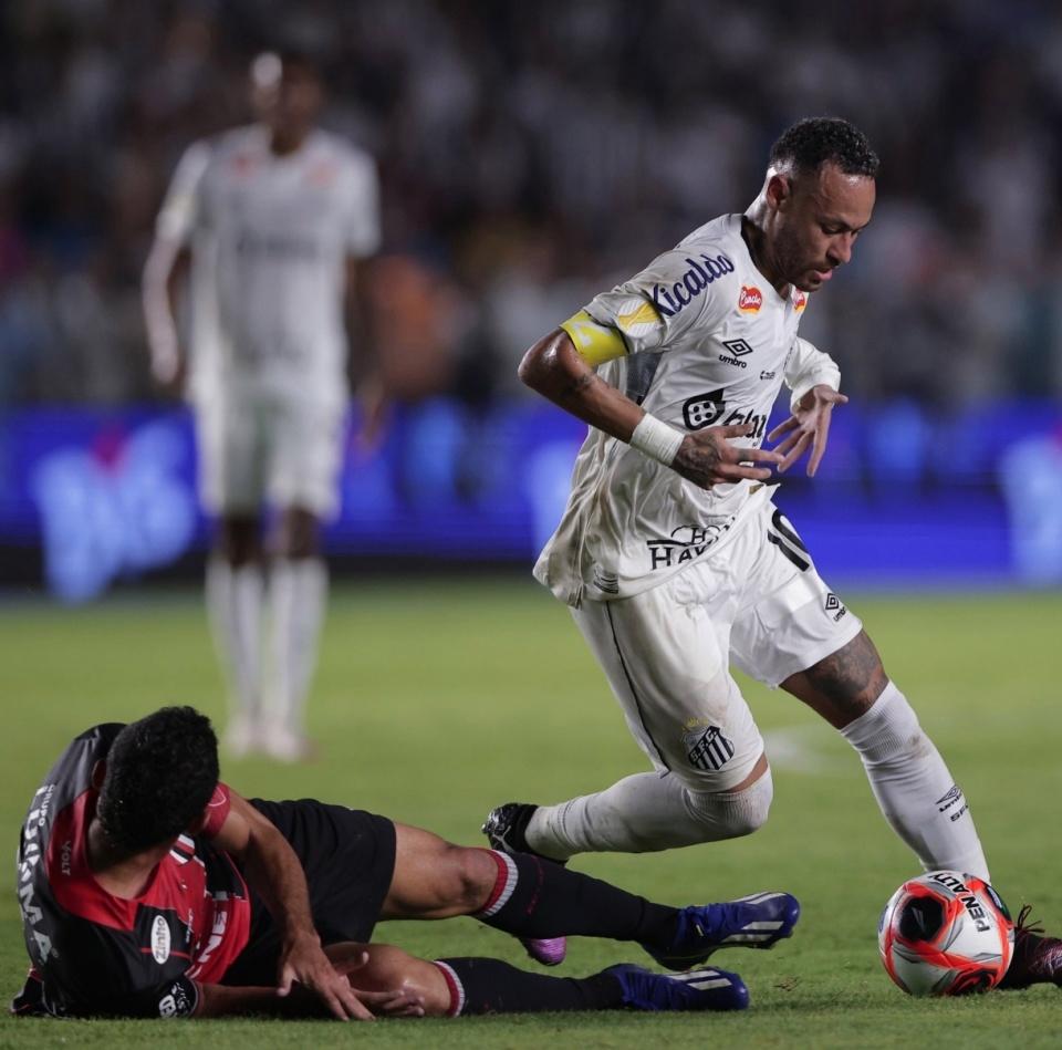 包含德国队不断突破!,内马尔连续十场比赛得分超过大比分获胜观众掌声雷动的词条爱游戏体育直播