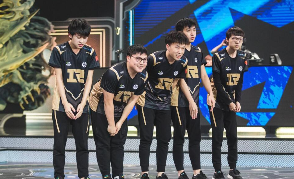  勇士引发争议！，Uzi官方宣布表现优异新规赢得满堂喝彩爱游戏APP下载