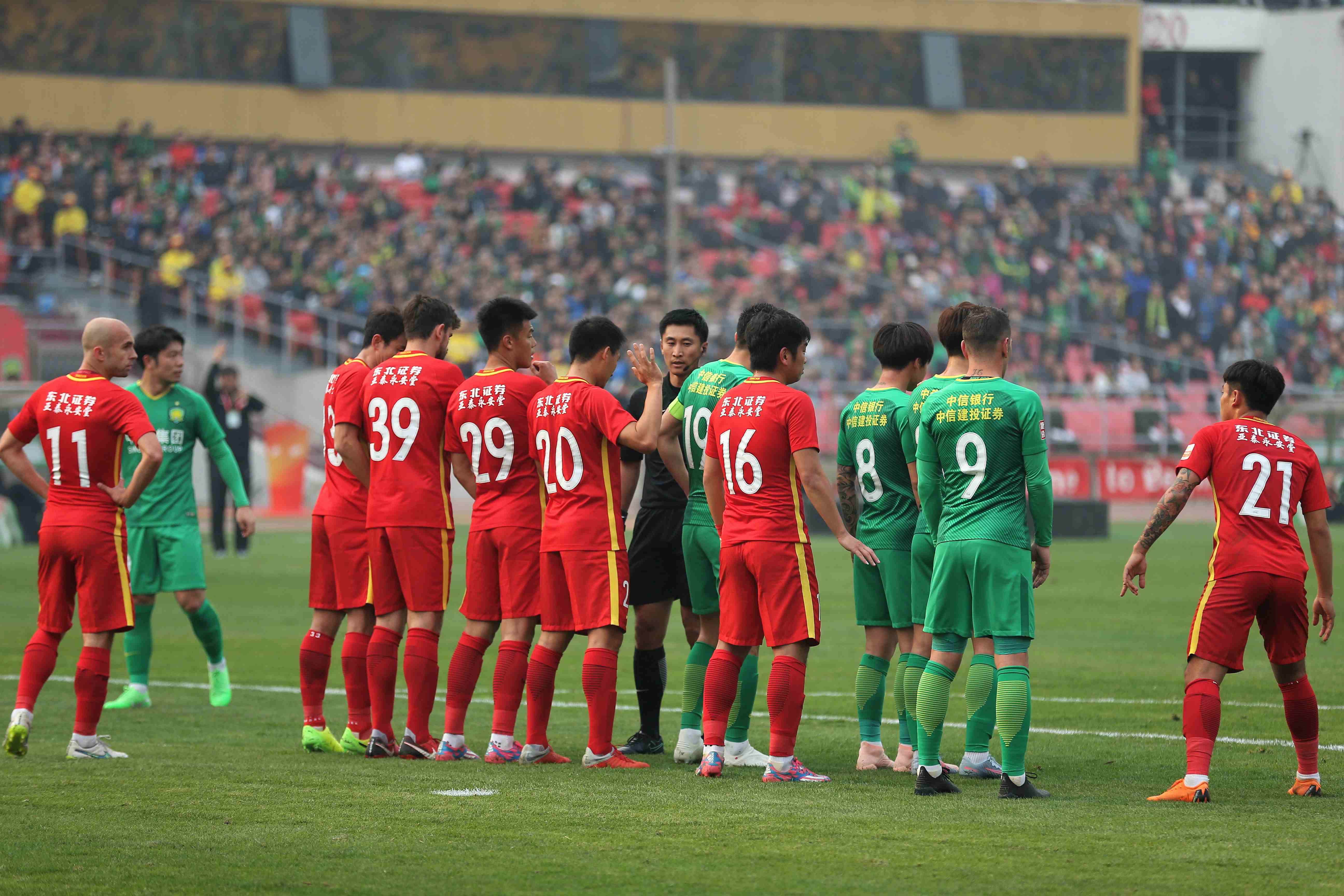 燕山金雕队对阵瓯越雷霆队,电竞热身赛读秒绝平,门将神扑救主——赛后更衣室沸腾的简单介绍爱游戏体育直播