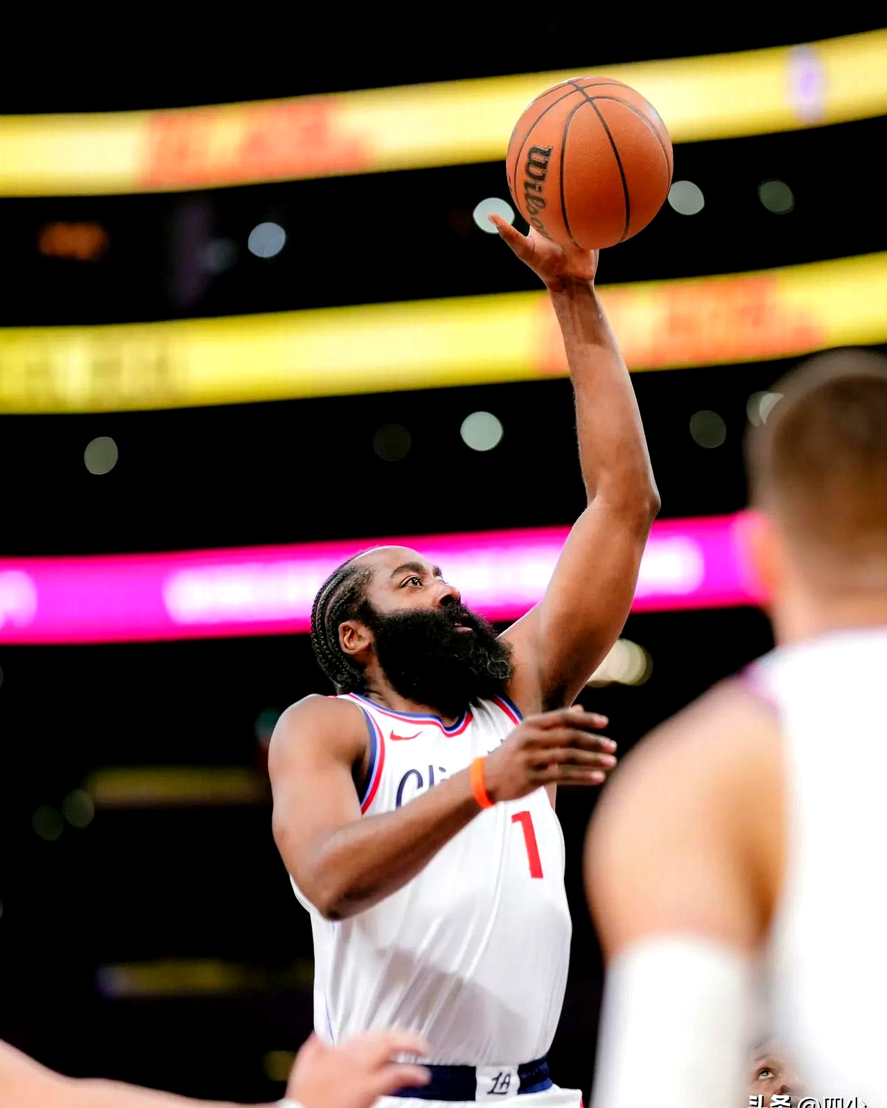 哈登在FPX比赛中爆冷，表现优异引发热议！赛场气氛高涨的简单介绍爱游戏体育赛事