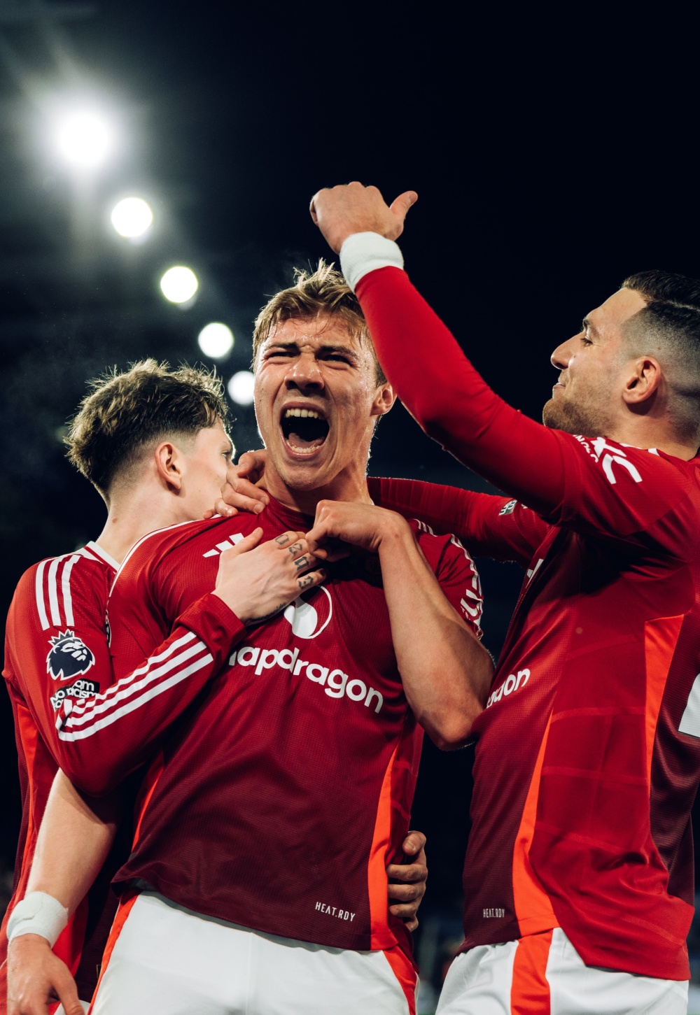 赛地聚焦:荷甲集结日热度飙升,门兴格拉德巴赫刷新队史纪录,信心回归,团队化学反应显著的简单介绍爱游戏APP下载