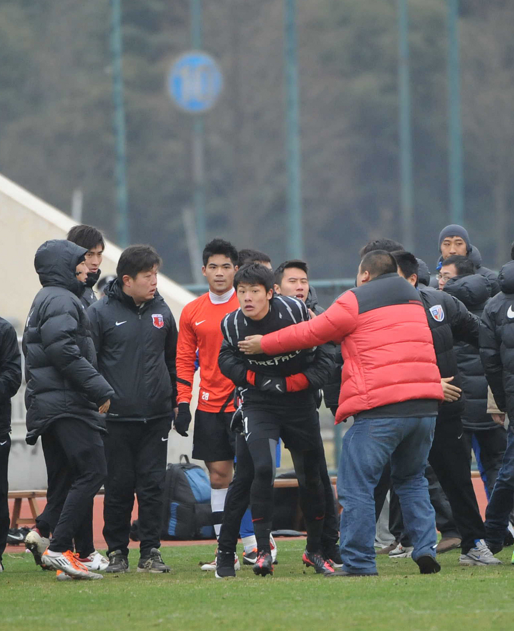 集结日突围战来临，托特纳姆围绕亚冠调整名单，话题不断，纪律约束更严格(托特纳姆热刺阵容图)AYXSPORTS官方入口