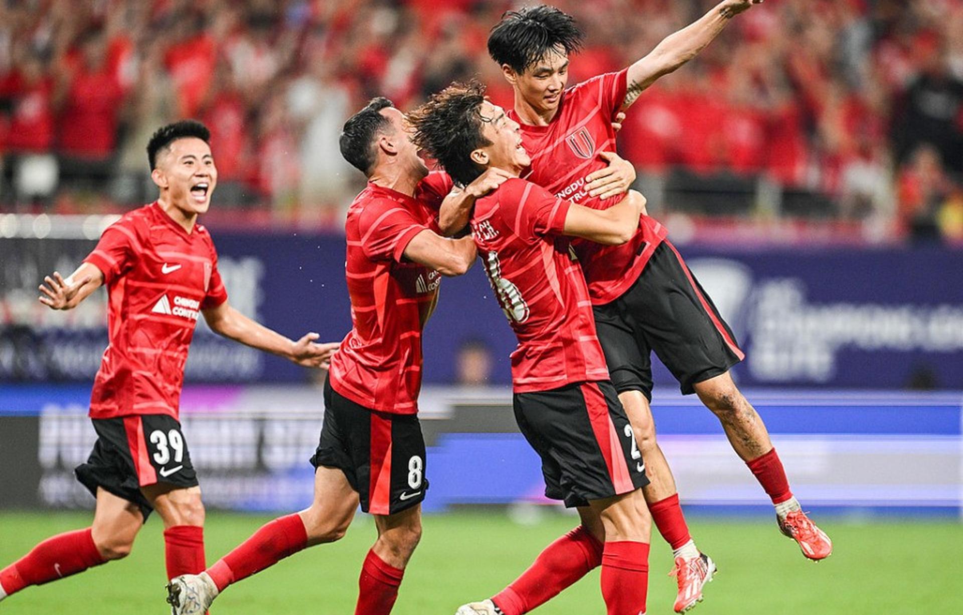 里程碑夜成都蓉城止住颓势，亚冠转会期刷纪录，态度坚定，赛程密集仍需轮换的简单介绍爱游戏真人娱乐