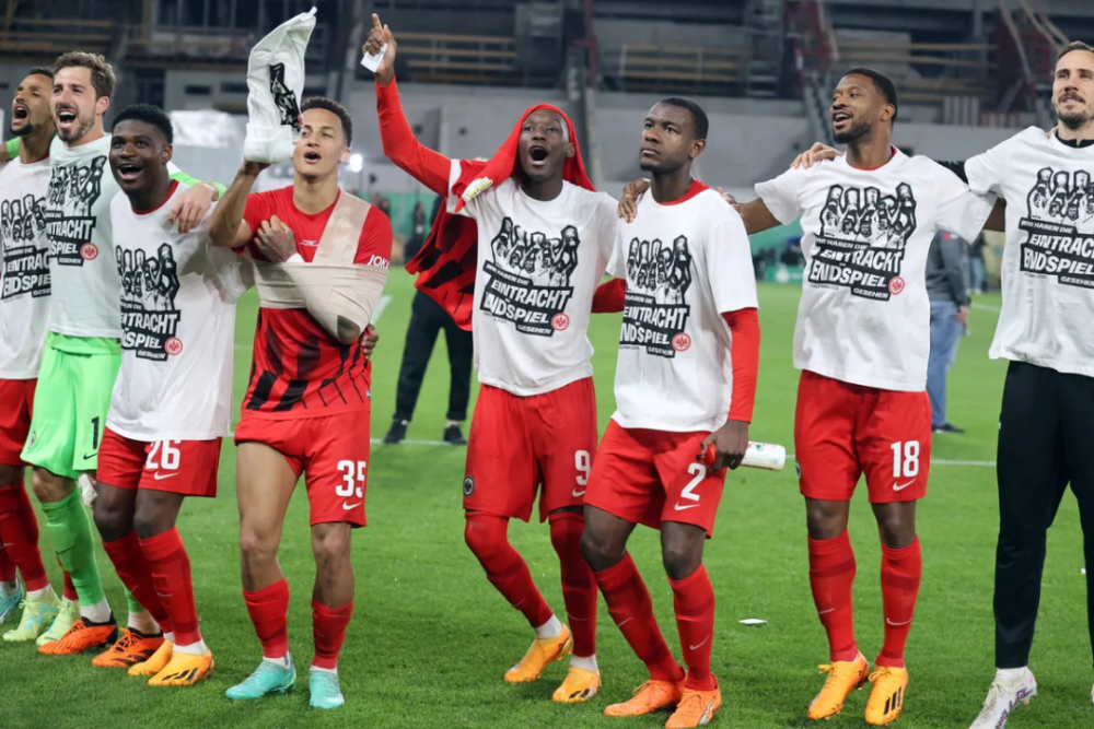 北京国安迎德国杯关键赛，国际比赛日迎来里程碑，悬念犹存，身体对抗强度拉满的简单介绍